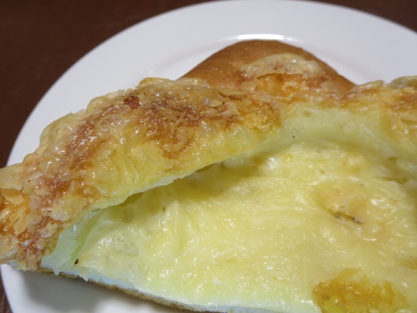 リトルマーメイドのデンマークチーズのパンの近影画像。