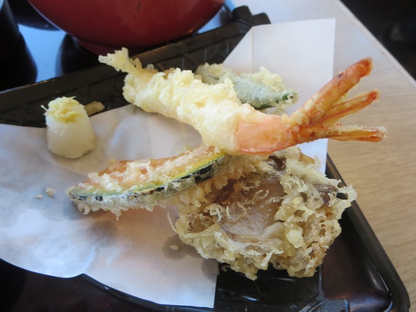 とんでんのいろどり膳の天ぷらの写真。