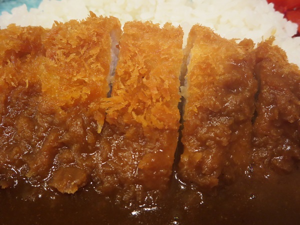 とんかつ 林のロースカツカレーの近影画像。