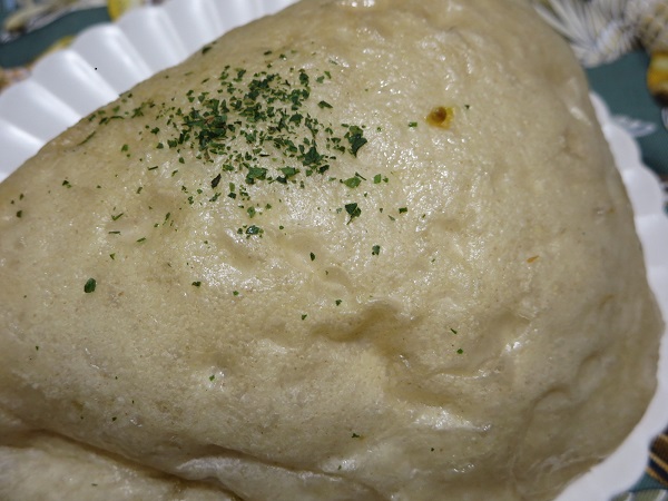麻布十番モンタボーのとろけるカルツォーネの近影画像。