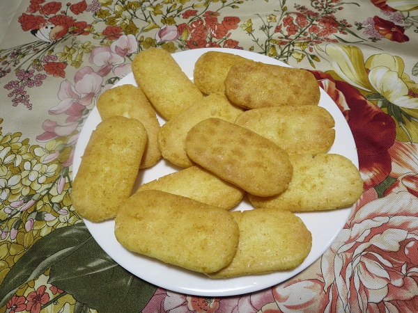 もち吉のカレーせんの画像。