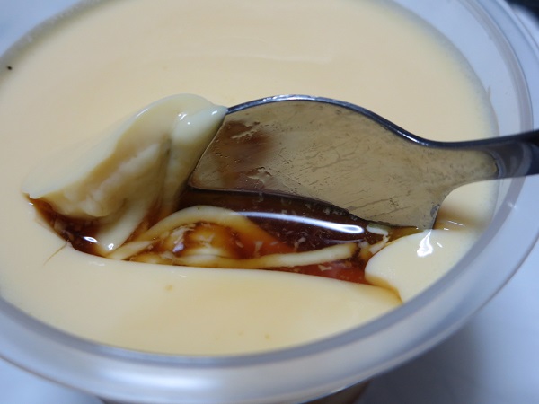 プティマリエのとろとろぷりんのカラメルの画像。