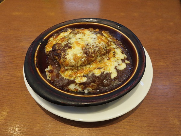 デニーズのハンバーグカレードリアの全体画像。