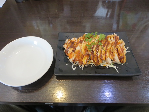 加曾利屋のよだれ鶏の全体画像。