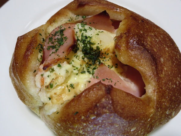 窯パン工房 ル・マタンのロースハムのハムポテトフランスの近影画像。