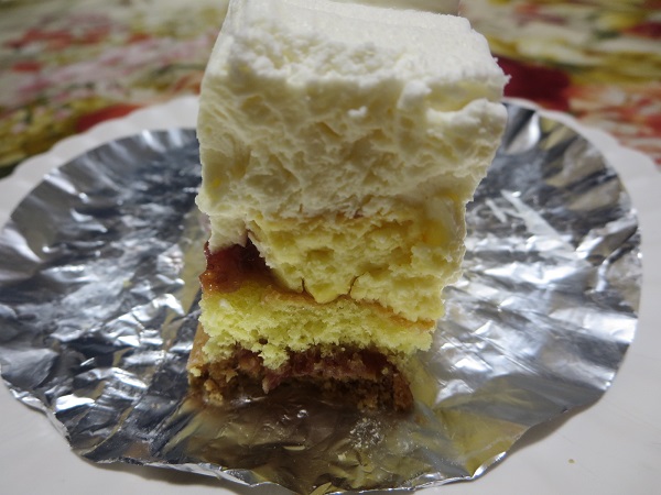 菓子工房 ル ヴェールのレアチーズの断面の近影画像。