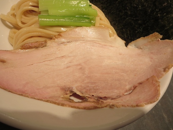 宮元製麺のつけ麺の叉焼の近影画像。