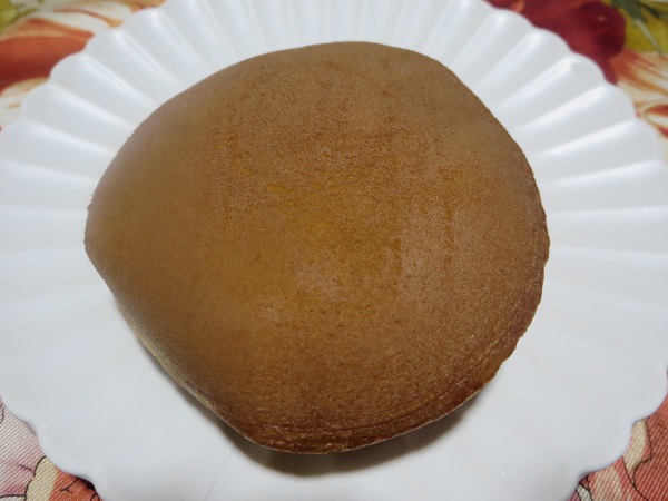 和菓子や 栗山菓舗のどら焼き（小倉）の裏面の近影画像。