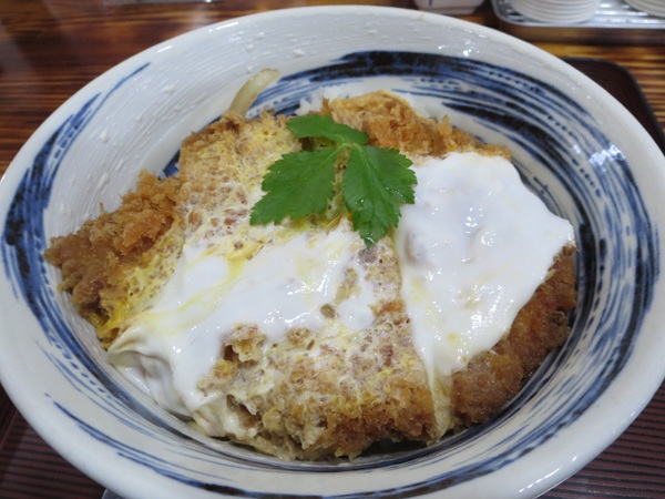 ラーメン龍屋（ジャンボカツ丼）