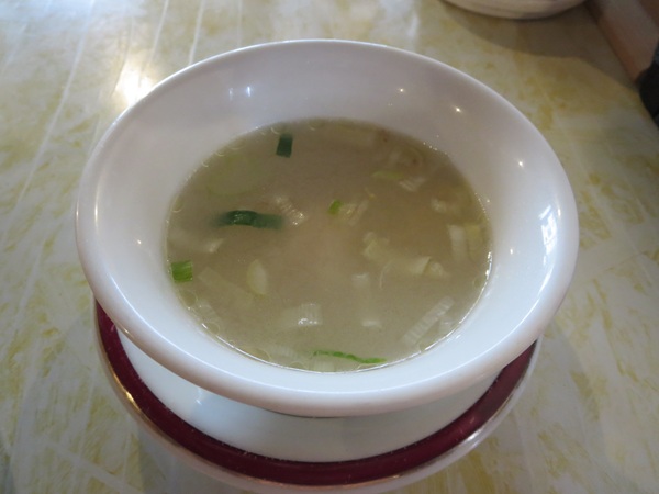 SATHIのチーズナンセットのスープの近影画像。