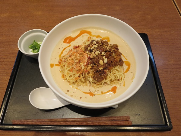 デニーズの冷やし豆乳担々麺の全体画像。