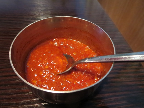 チャンドラマのマトンカレー・チーズナンの辛味スパイスの画像。