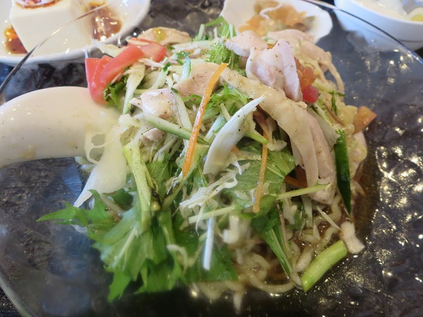 味府中華居酒屋の山椒風冷麺の近影画像。