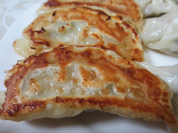 好餃子の黒豚餃子のフライパンで温めた後の近影。