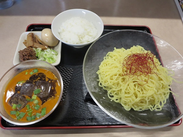 らいもんの冷しざる坦々麺の全体画像。