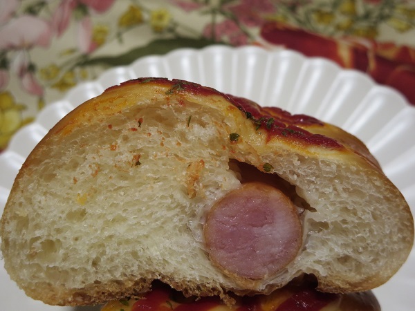 あんですのぐるぐるソーセージの断面の近影画像。
