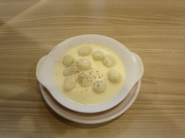 ポポラマーマのニョッキチーズクリームの全体画像。