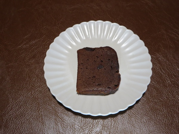 パティスリータクのケークショコラの全体画像。