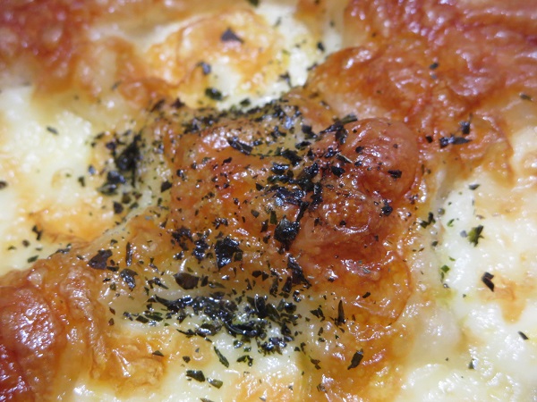 パン屋ジパングの塩パンチーズの近影画像。