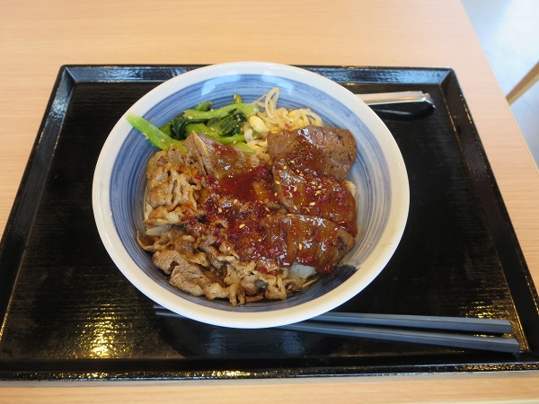 焼きたてのかるびのカルビと厚切りハラミ丼の全体画像。