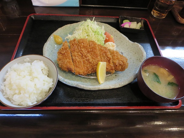 まこと家（特上ロースかつ定食）