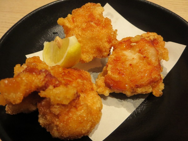 四六時中の鶏の唐揚げの近影画像。