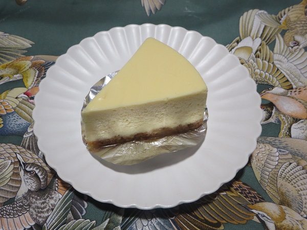 欧風菓子工房 カーメルのチーズタルトの全体写真。