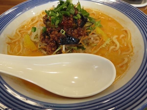 リンガーハットの麻婆なすの冷やし担々ちゃんぽんの近影画像。