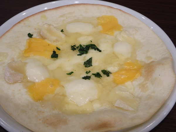 ポポラマーマ（たっぷりチーズピッツアハチミツがけ）