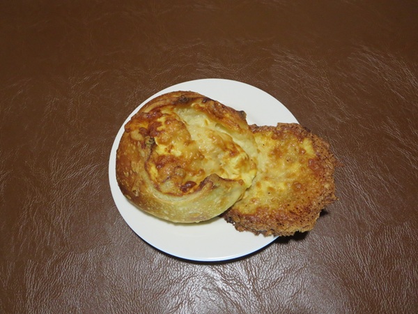 JIROのパン工房のチーズフランスの全体画像。