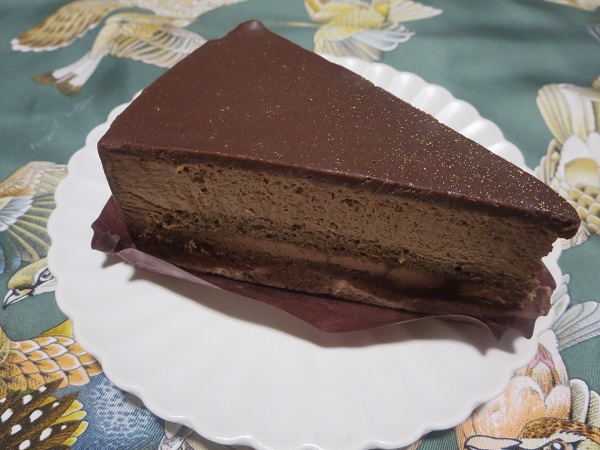 シャトレーゼの濃厚チョコショートケーキの全体画像。