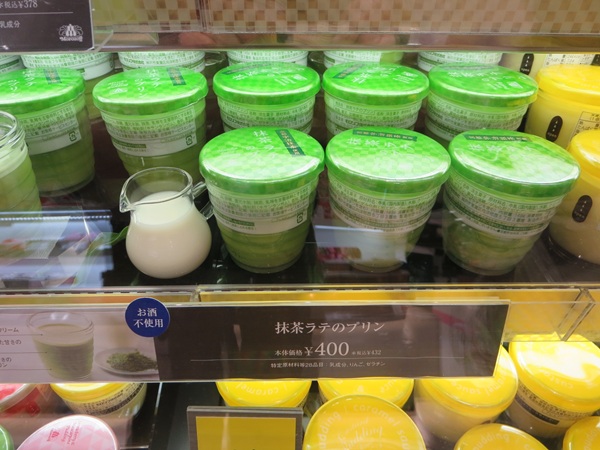 モロゾフの抹茶ラテのプリンが置かれているショーケース。