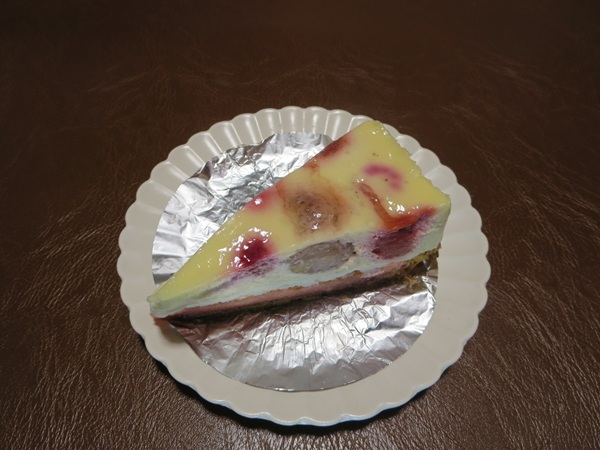 手作り菓子工房 うふの苺のチーズプリンの全体画像。
