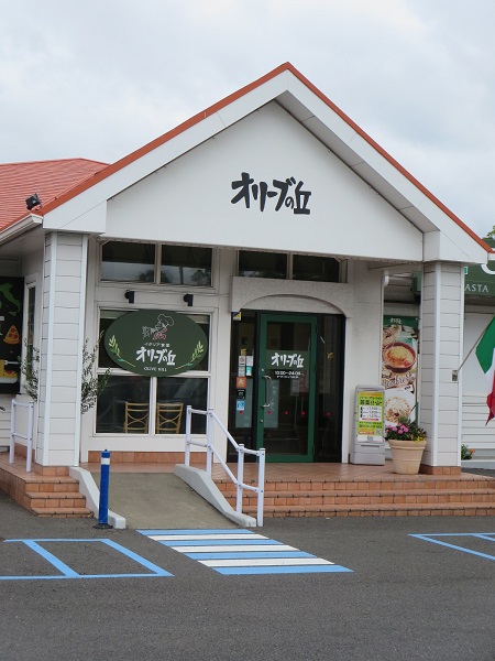 オリーブの丘の看板と入口。