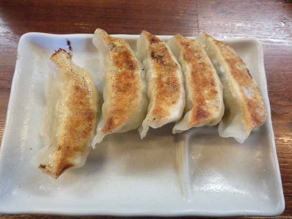 らーめん五衛門の焼き餃子の全体画像。
