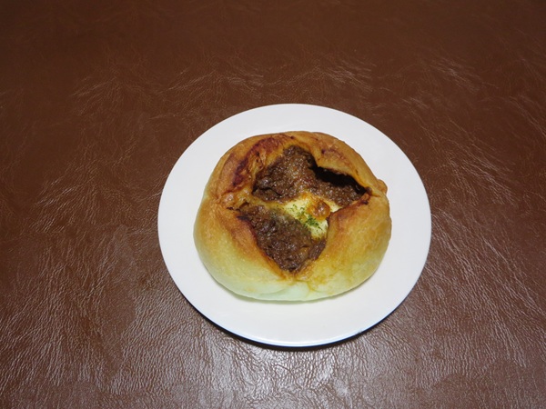 Le Pain Bon Bonのチーズカレーフランスの全体画像。