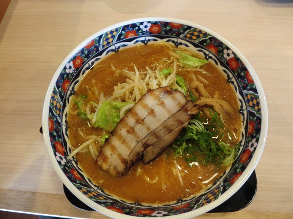 味噌屋蔵之介の元祖味噌らーめんの全体画像。