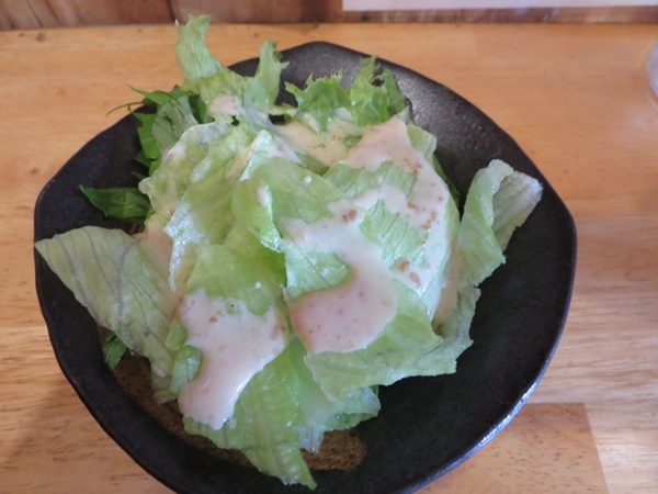 たま家の上炭火親子丼のサラダの近影画像