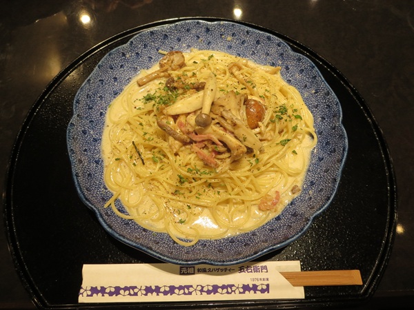 洋麺屋 五右衛門の5種のきのこのボルチーニクリームソースの全体画像。