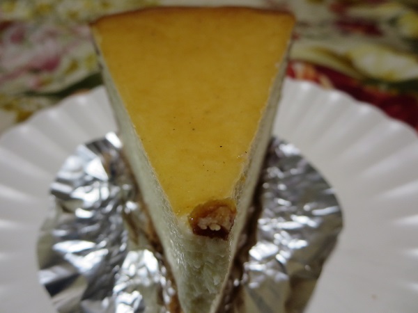 シューベルトのチーズケーキの別角度からの近影画像。