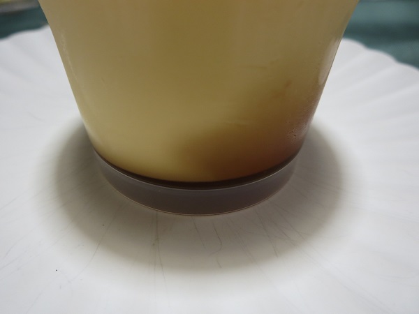 プティマリエのとろとろぷりんのカラメルの近影画像。
