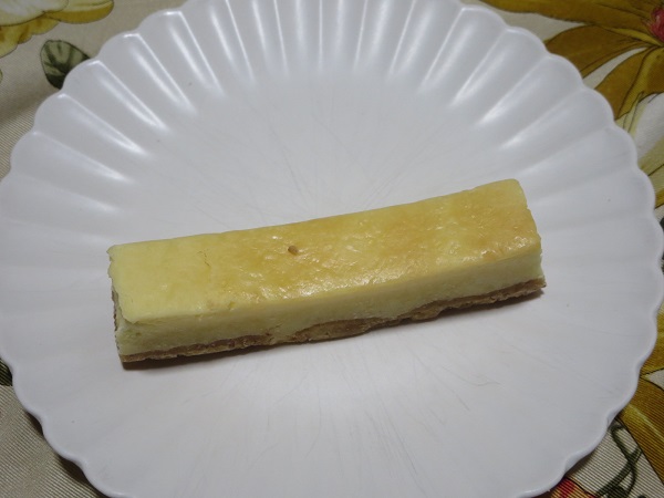 パティスリー タルブのしっとりチーズケーキの全体画像。