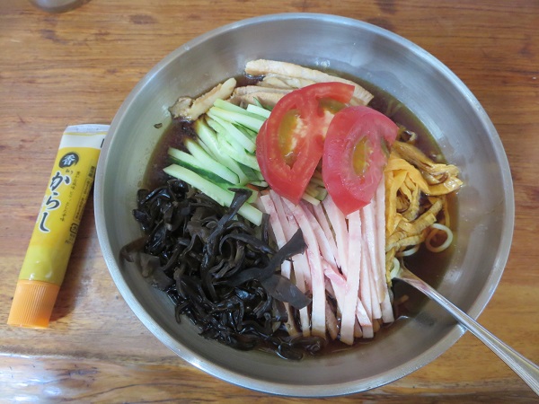 台湾料理 海林の冷やし中華の全体画像。