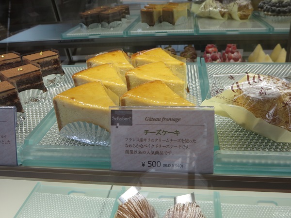 シューベルトのチーズケーキが置かれているショーケース。