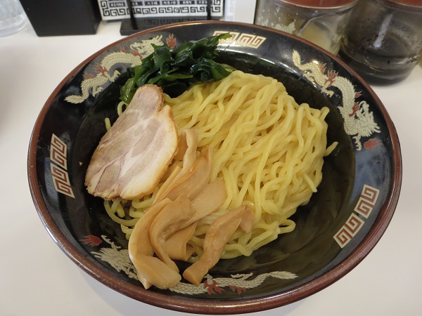 北海道らーめんみそ熊の味噌つけ麺の近影画像。