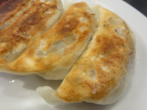 多方ラーメン 坂内の餃子の近影写真。