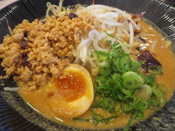 味噌屋蔵之介の担々麺の近影画像。