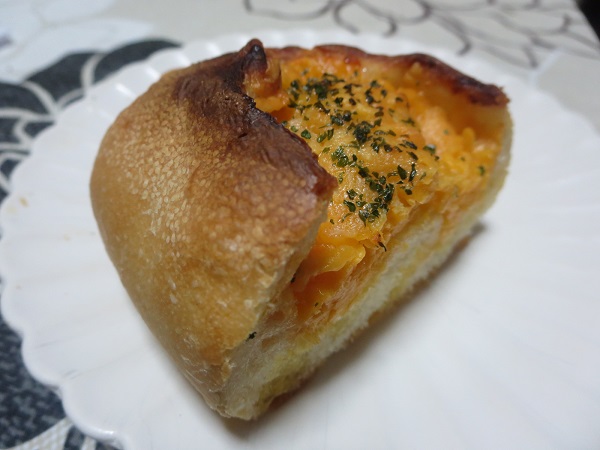 パン工房 ナララのガーリックチーズフランスのトースト後の近影画像。