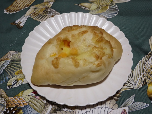 レンガのおうちのチーズパンの全体画像。