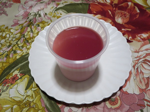 パステルのなめらかあまおう苺プリンの全体画像。